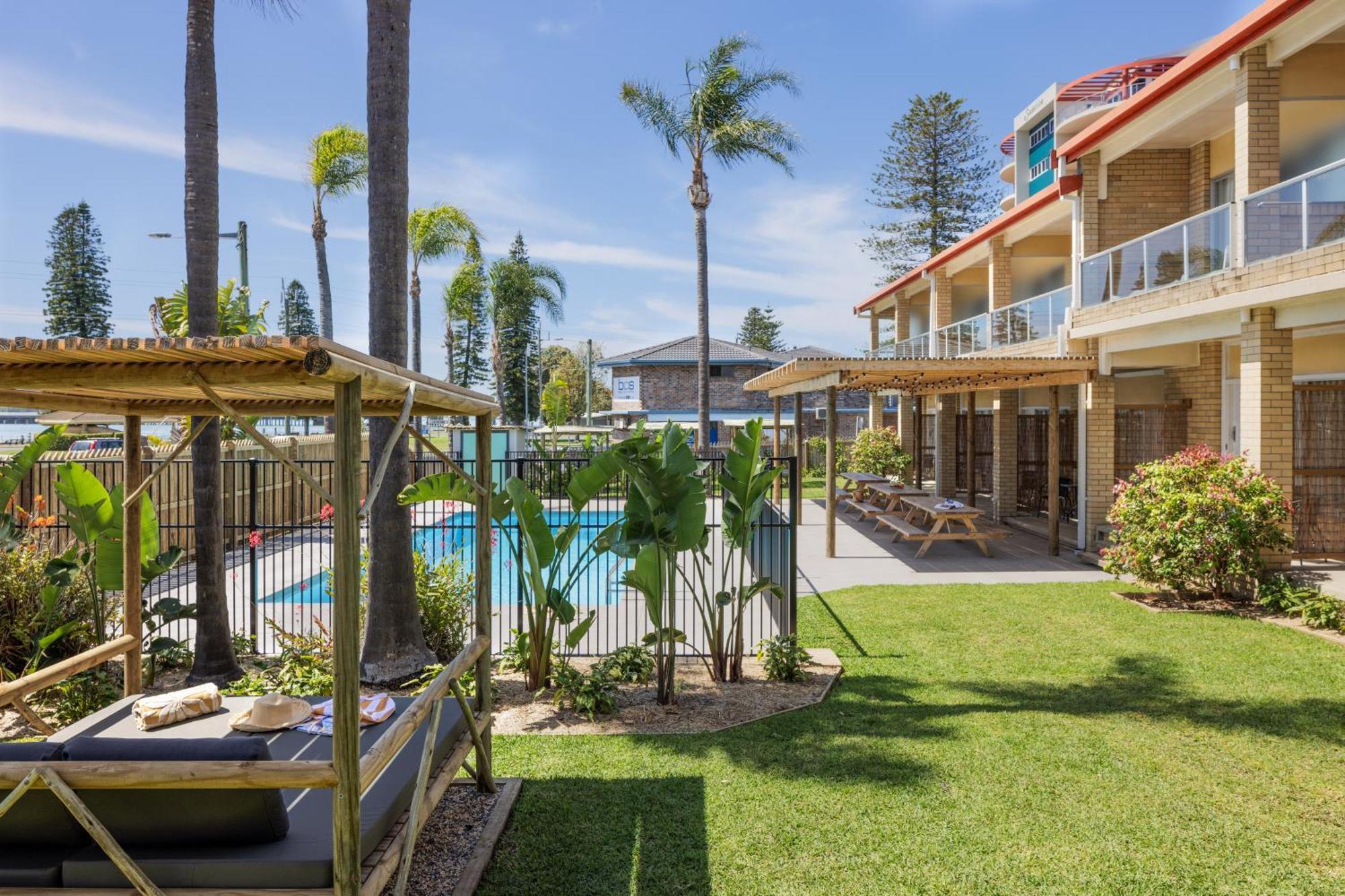 South Pacific Palms Motor Inn Tuncurry Dış mekan fotoğraf